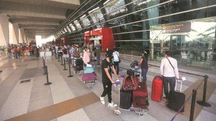 man urinated in open at igi delhi airport