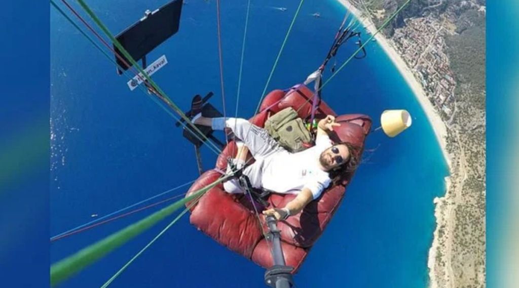 Paragliding Viral Video On Twitter