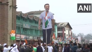 Rahul Gandhi unfurls tricolour at lal chowk sringar