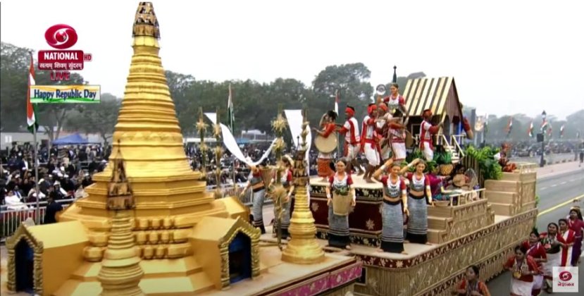 पर्यटन आणि सेंद्रिय शेतीद्वारे उपजीविका यावर आधारित त्रिपुराचा चित्ररथ होता.