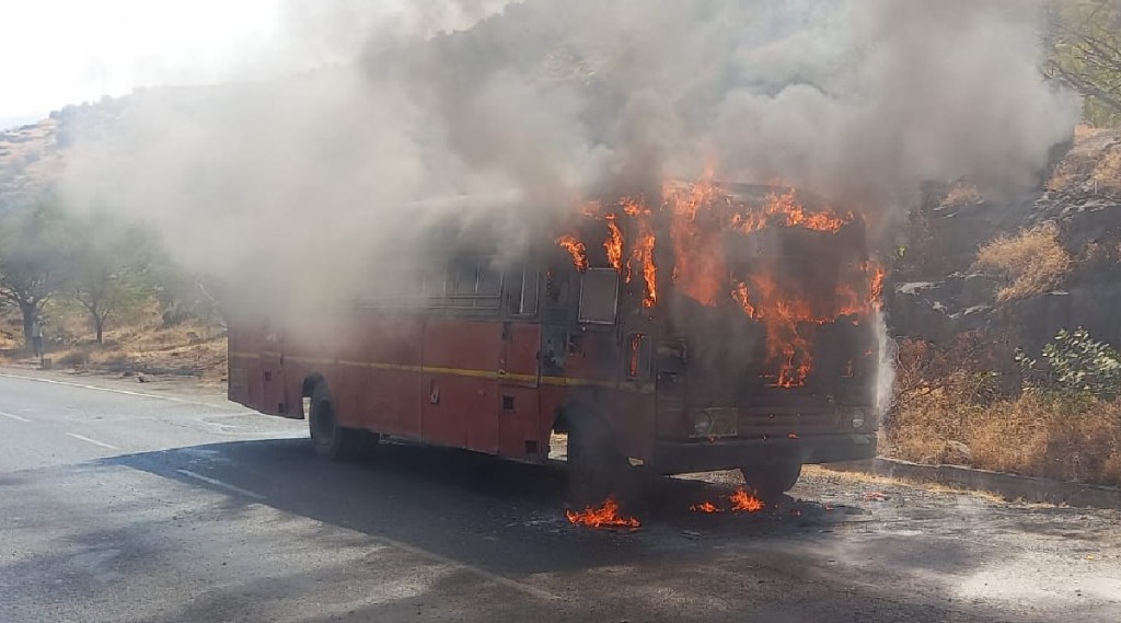 ST bus caught fire, Rahud Ghat, Chandwad, Nashik, driver, passengers