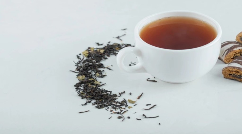 चहा करून पावडर फेकून देताय? त्याचे फायदे जाणून तुम्हीही व्हाल आश्चर्यचकित