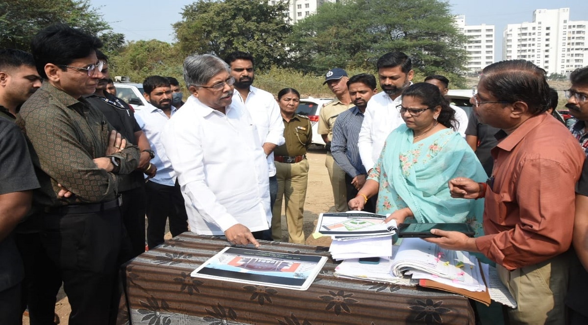 Chandrakat Patil on Madgulkar memorial