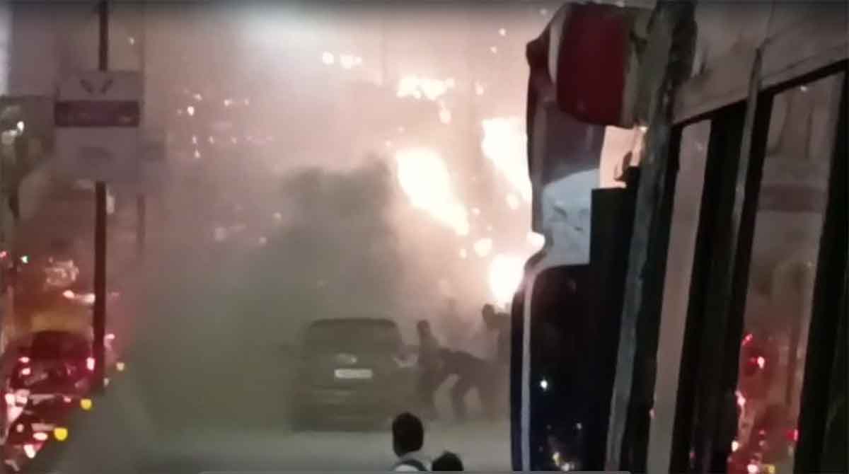 car caught fire near kapurbawadi