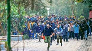 delhi university students held for screening bbc documentary
