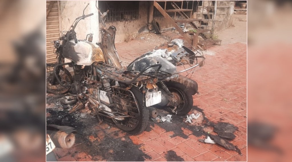Six vehicles were set on fire by a psychopath in Panvel