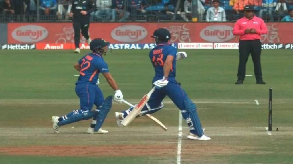 IND vs NZ 3rd ODI: विराट-इशान एकाच दिशेने धावल्याने गोंधळ; मग किशनने केले असे काही की, VIDEO होतोय व्हायरल