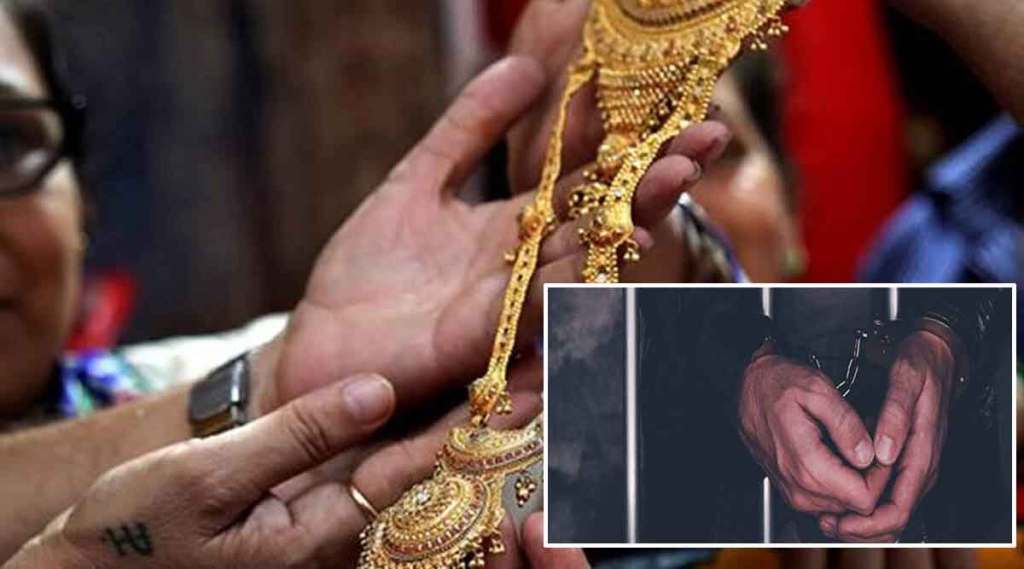jewellery worth rs 8 lakh looted from old man home