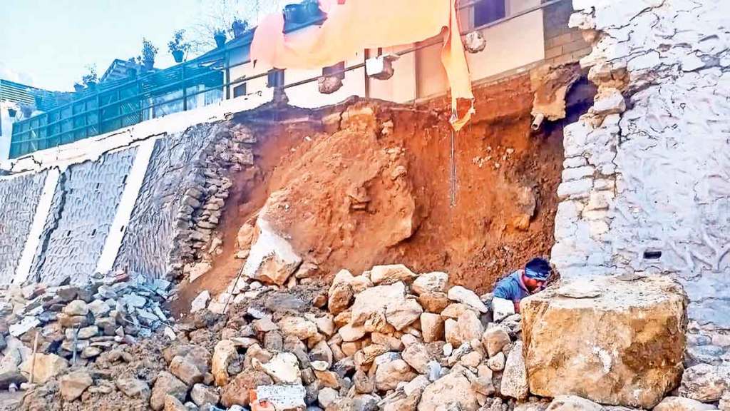 joshimath landslide panic over sinking joshimath gateway to badrinath is sinking