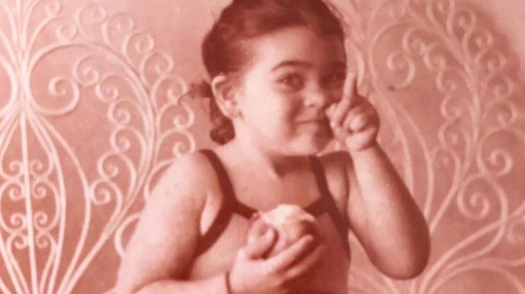 karishma kapoor childhood pic