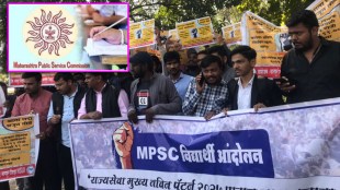 mpsc students protest against mpsc