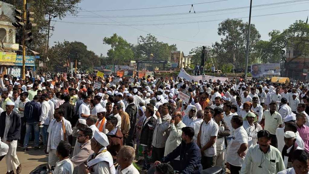 farmers march under the leadership of raju shetty