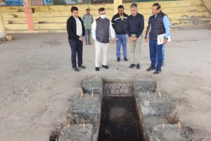 Municipal Commissioner and Administrator Dr. Chandrakant Pulkundwar inspected the graveyards.