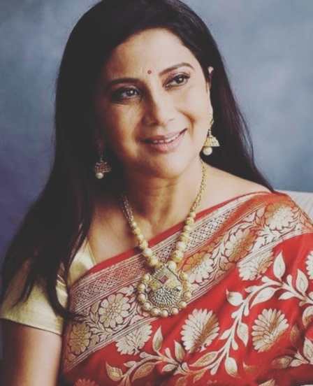 अभिनेत्री निवेदिता सराफ गेली अनेक वर्ष आपल्या अभिनयाने प्रेक्षकांना भुरळ घालत आहेत