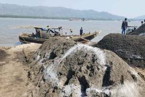 district administration strike action against sand mafia s for illegally extracting sand
