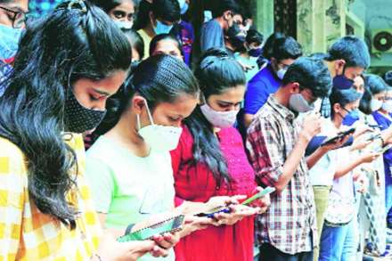 Hostel students collected 18 lack pune