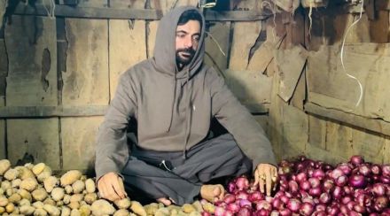 sunil grover, sunil grover instagram, sunil grover selling vegetable, सुनील ग्रोवर, सुनील ग्रोवर इन्स्टाग्राम