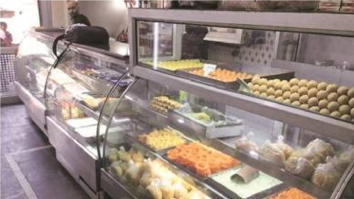 thief steals from sweet shop