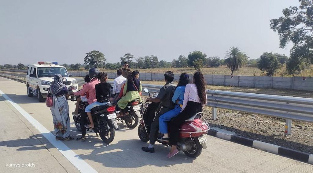 vehicle on smaruddhi highway