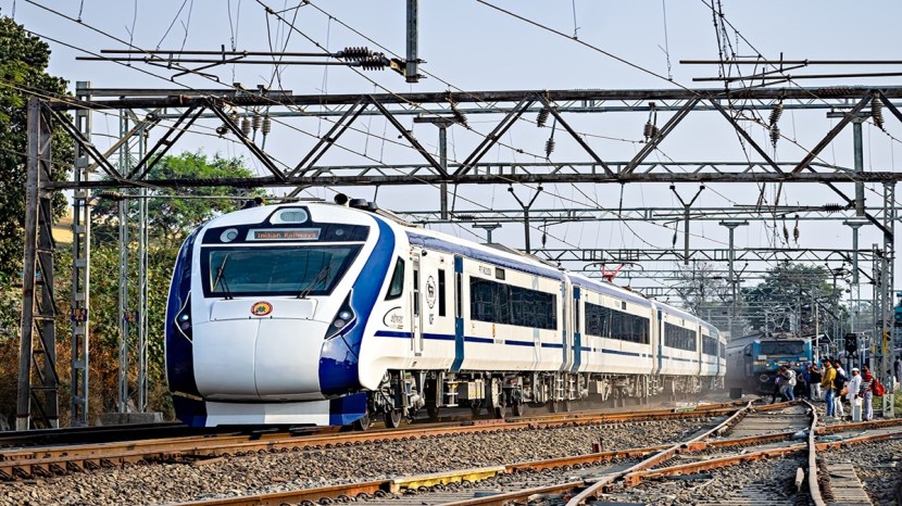 सध्याच्या काळातील देशातील सर्वात अत्याधुनिक, वेगवान, मध्यमवर्गाच्या खिशाला परवडेल अशी ट्रेन म्हणून वंदे भारत एक्सप्रेस ओळखली जाते