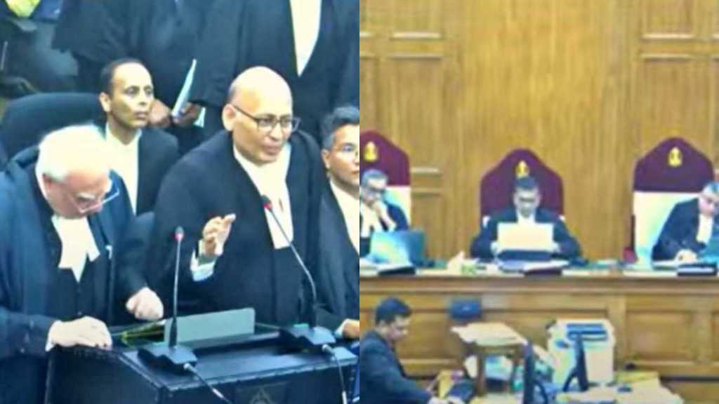 Abhishek Manu Singhvi Kapil Sibbal in Supreme Court 2