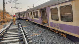 kharkopar to nerul belapur local train stopped