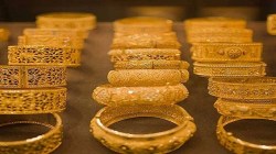 Gold-Silver Price on 19 February 2023: घ्यायचं तर आताच घ्या; तेजी ओसरली अन् सोनं झालं स्वस्त; जाणून घ्या आजचा भाव