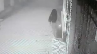 viral video of Naked woman rings doorbells,