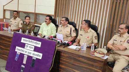 पत्रकार परिषदेत आमदार यशवंत माने व पोलीस अधिकारी