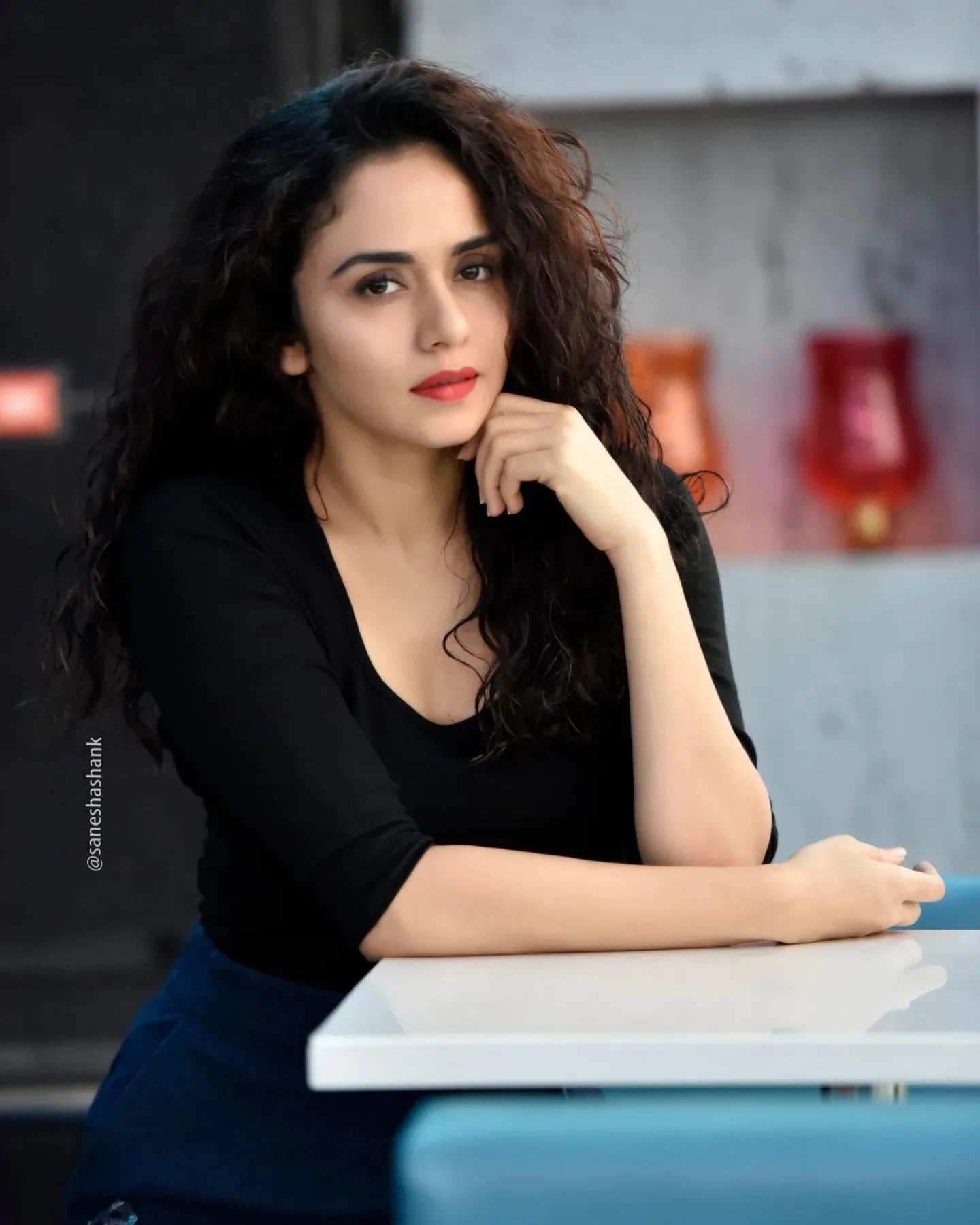 amruta khanvilkar photos 