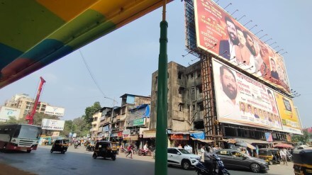 A billboard in Thane blocked metro work