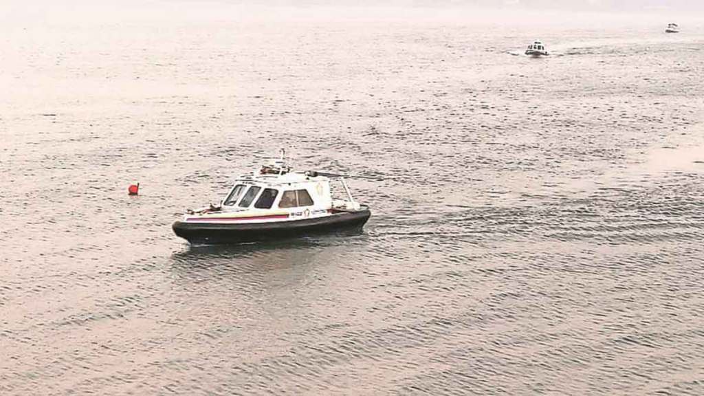 fishermen rescue five policemen from sinking patrolling boat