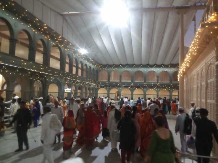 इतर राज्यातून हजारो भाविक आपल्या दिंड्या घेऊन शेगावात दाखल झाल्या आहेत.