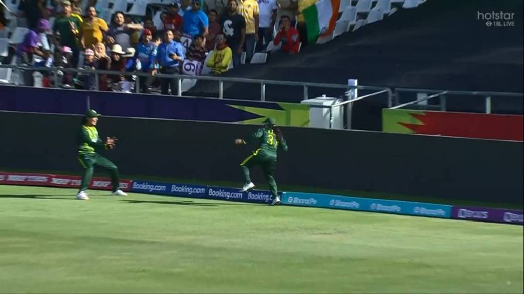 INDW vs PAKW Sidra Amin's stunning catch of Shafali Verma on the boundary