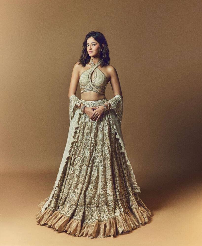 अनन्या ऑफ व्हाईट कलरच्या भरजरी लेहेंग्यात सुंदर दिसत आहे. (Photo: Ananya Panday/Instagram)