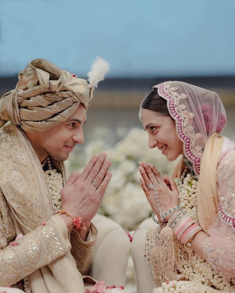 दोघांच्या लग्नाच्या फोटोंना आणि व्हिडीओला चाहत्यांकडून भरभरून प्रेम मिळत आहे.(Photo: Kiara Advani/Instagram)