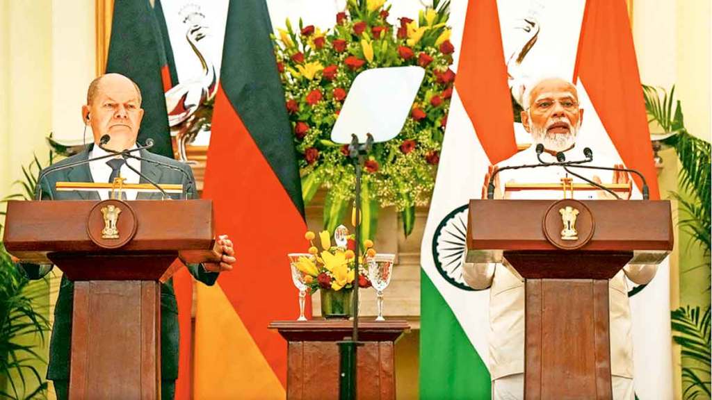 दोन दिवसांच्या भारत दौऱ्यावर आलेले जर्मनीचे चॅन्सेलर ओलाफ शोल्झ आणि पंतप्रधान नरेंद्र मोदी.