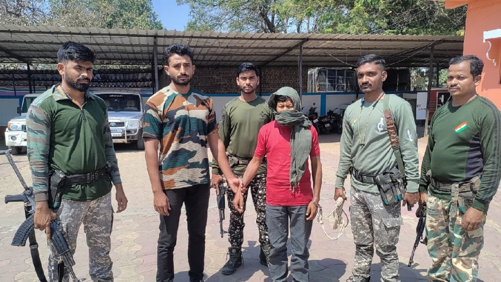 naxalist arrest at gadchiroli