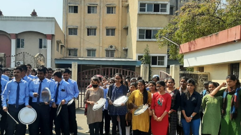 thali bajao protest in akola