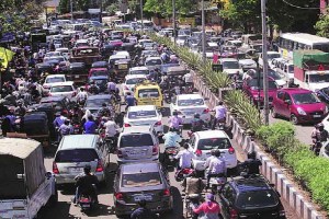 traffic jam Ganeshkhind road pune