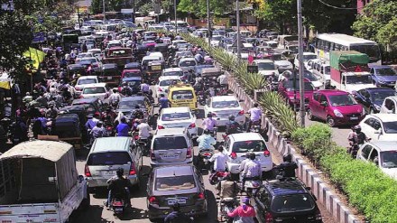 traffic jam Ganeshkhind road pune