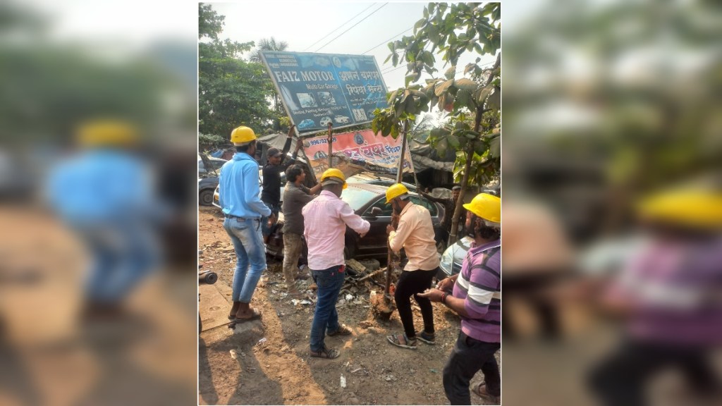 Action on encroachments on Kalyan-Shilphata road