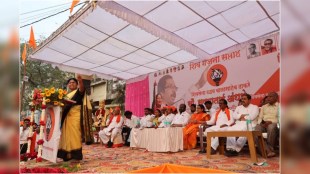 Sushma Andharens appeal to Shiv Sainiks in a public meeting