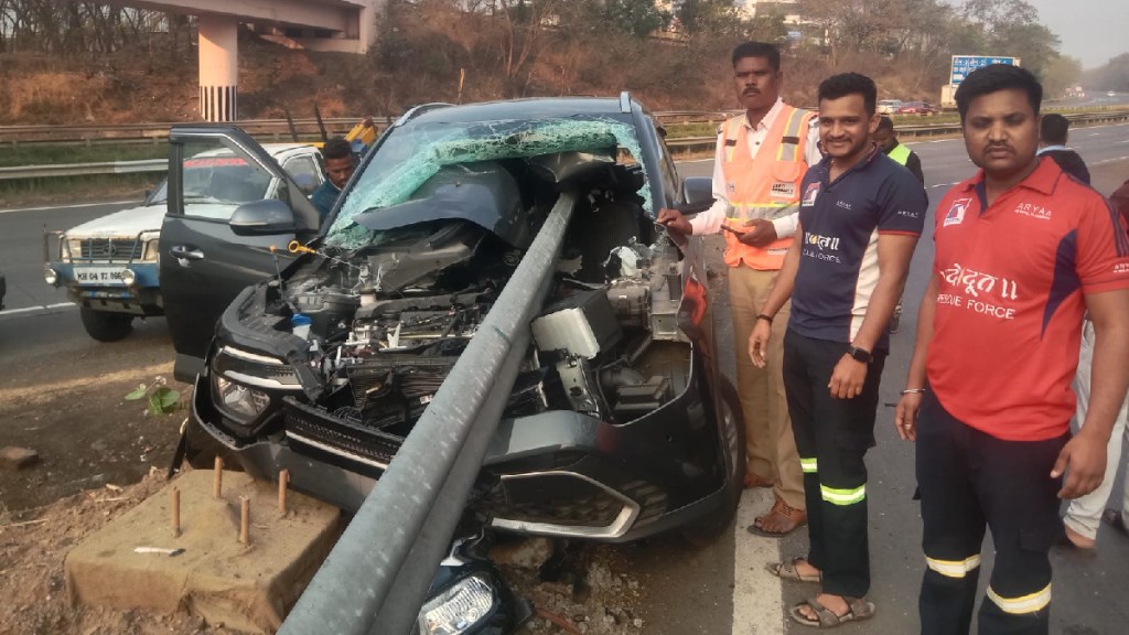 Pune-Mumbai Expressway, car accident
