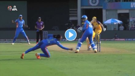 Harmanpreet Kaur takes devika vaidya catch video