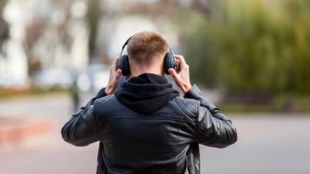 Headphones and hearing loss