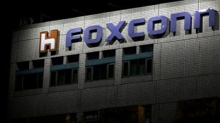 foxcon invest 8 thousand crore in karnatqaka government
