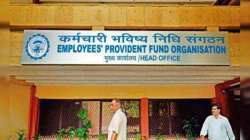 PPF चे व्याज वेळेवर अन् EPFला नेहमीच दिरंगाई; अजूनही गेल्या वर्षीच्या व्याजाची प्रतीक्षा, युजर्सला मिळालं ‘हे’ उत्तर