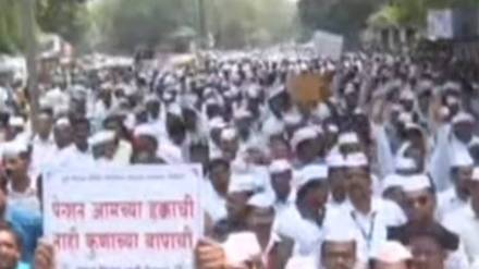 In Pune, government employees are aggressive for the demand of old pension, pension is our right written board in the hands of employees