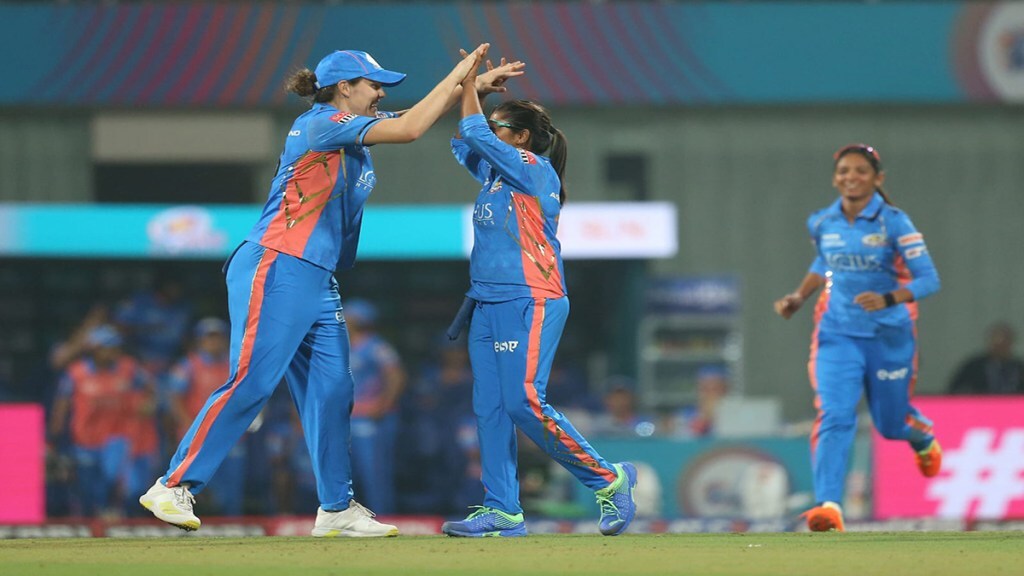 WPL 2023 MI-W vs GG-W: Harmanpreet's superb Half-Century Gujarat lost by 143 runs in front of Mumbai's excellent bowling